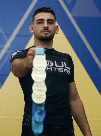 שלו אלנברג, מאמן ראשי ב-Fusion BJJ חיפה, מחזיק שורת מדליות מתחרויות ג'יו ג'יטסו